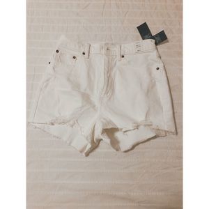 NWT - Abercrombie - High Rise Mom short - 26